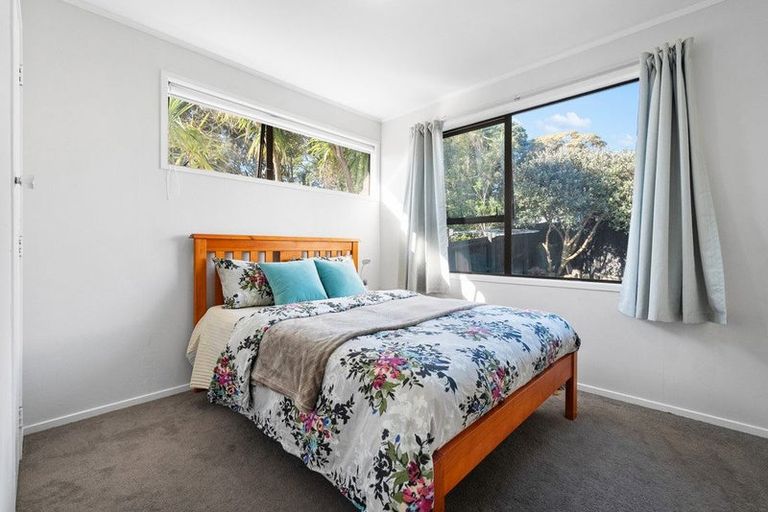 Photo of property in 10 Rena Place, West Harbour, Auckland, 0618