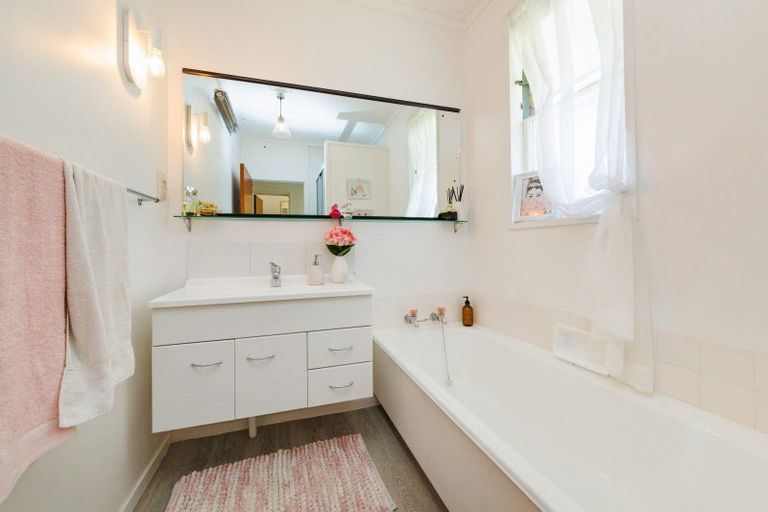Photo of property in 42a Elmira Avenue, Hokowhitu, Palmerston North, 4410