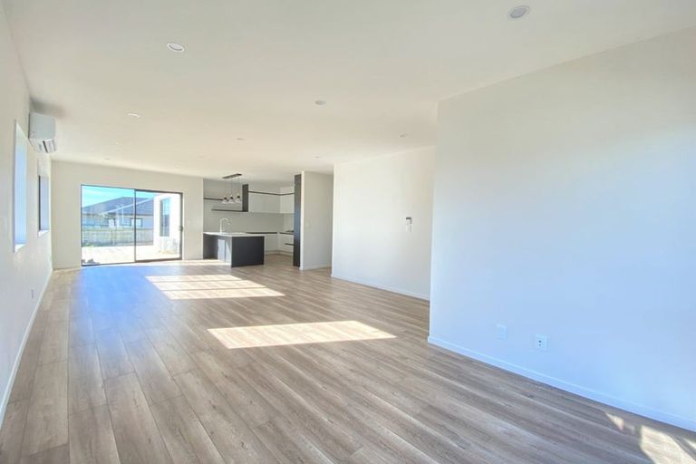 Photo of property in 8 Parton Road, Pukekohe, 2120