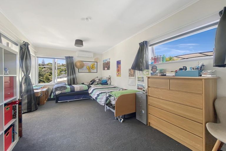 Photo of property in 122 Atkinson Road, Titirangi, Auckland, 0604