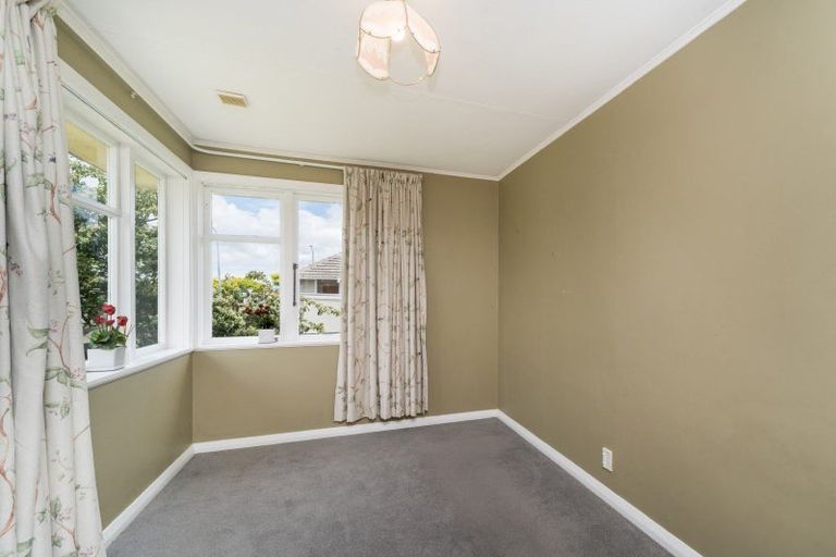 Photo of property in 3 Montrose Place, Takaro, Palmerston North, 4412