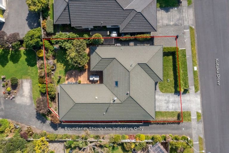 Photo of property in 5 Kotuku Drive, Paraparaumu Beach, Paraparaumu, 5032