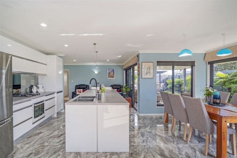 Photo of property in 4 Oribi Place, Whitianga, 3510