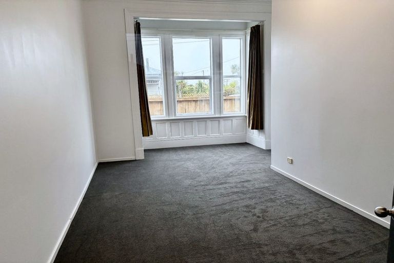 Photo of property in 19 Royal Crescent, Saint Kilda, Dunedin, 9012