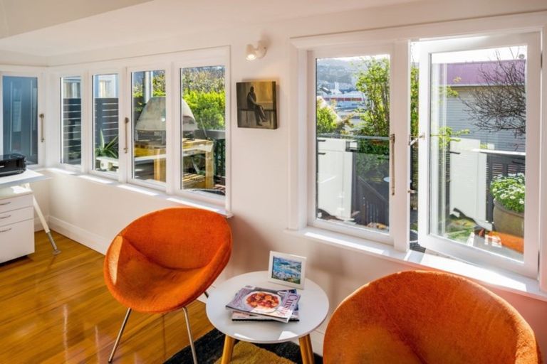 Photo of property in 82 Brougham Street, Mount Victoria, Wellington, 6011