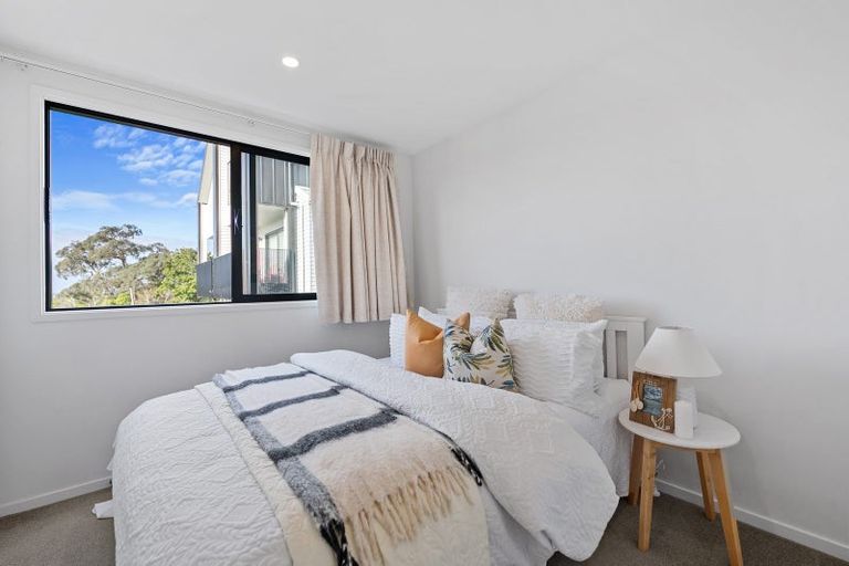 Photo of property in 7/8 Chivalry Road, Glenfield, Auckland, 0629