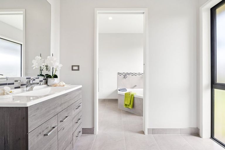 Photo of property in 3 Cranleigh Way, Bombay, 2675