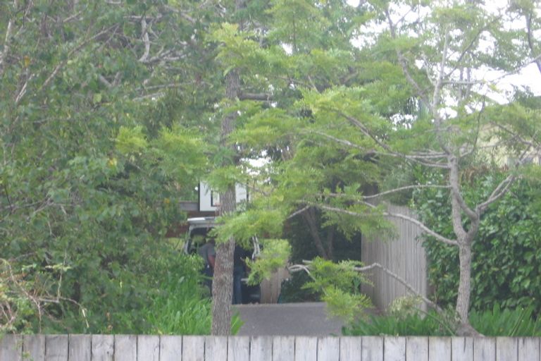 Photo of property in 1/23 Peach Road, Glenfield, Auckland, 0629