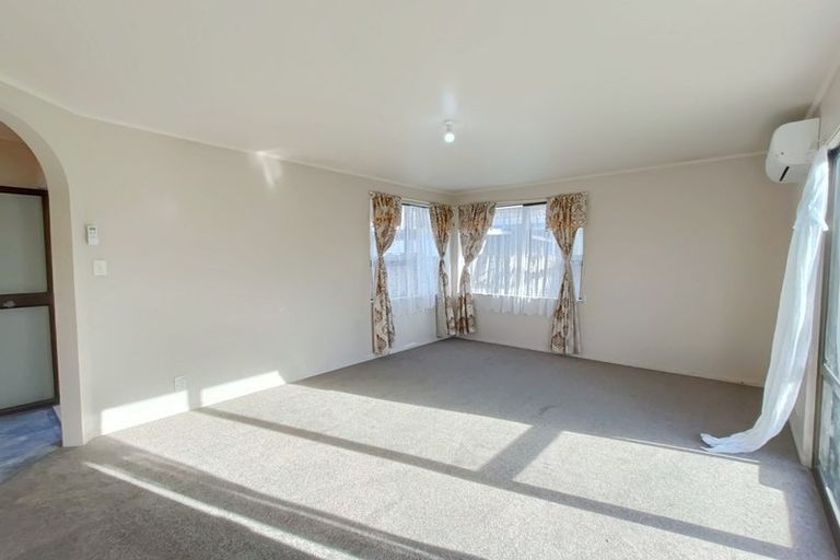 Photo of property in 2/15 Trimdon Street, Randwick Park, Auckland, 2105