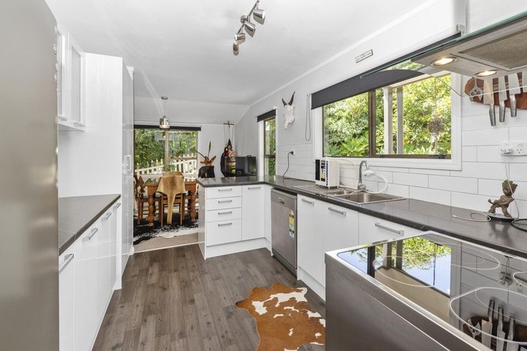 Photo of property in 21 St James Avenue, Helensville, 0800