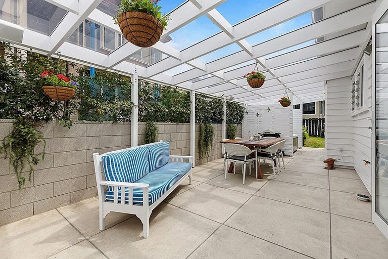 Photo of property in 26 Beach Road, Castor Bay, Auckland, 0620