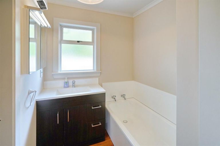 Photo of property in 17 Masham Road, Broomfield, Christchurch, 8042