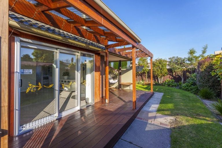Photo of property in 2/49 Sarabande Avenue, Redwood, Christchurch, 8051