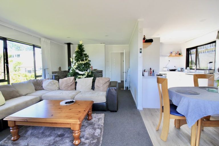 Photo of property in 25a Spenmoor Street, Newlands, Wellington, 6037