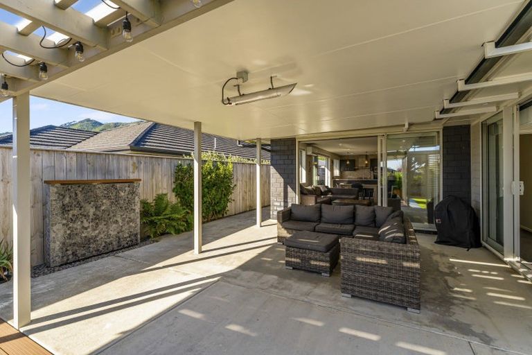 Photo of property in 5 Mahia Lane, Waikanae, 5036