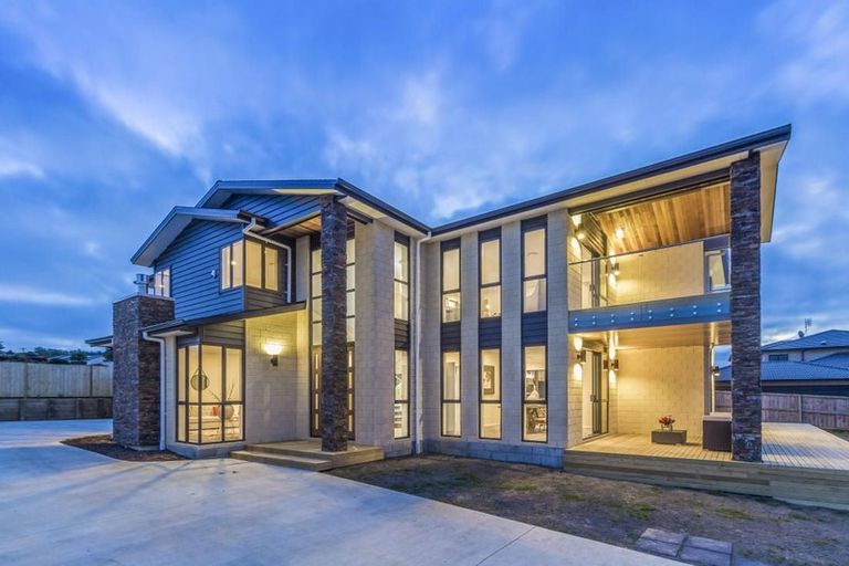 Photo of property in 8 Judith Anne Drive, Pukekohe, 2120