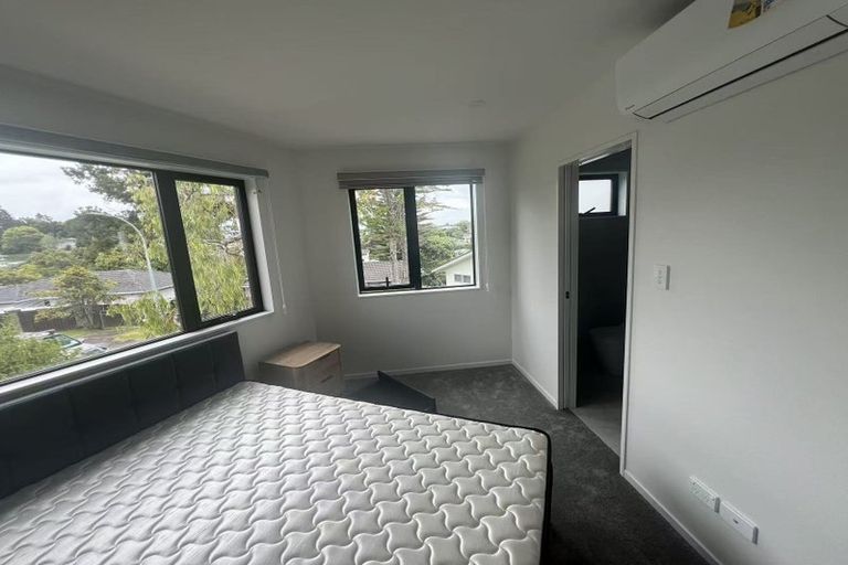 Photo of property in 9 Aralia Road, Sunnynook, Auckland, 0620
