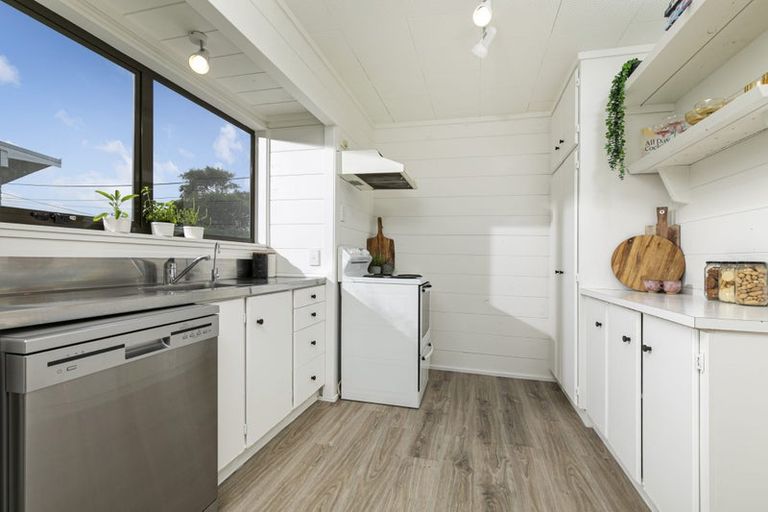 Photo of property in 2/248 Birkdale Road, Birkdale, Auckland, 0626