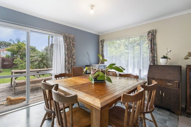 Photo of property in 1/7 Rewarewa Road, Te Atatu Peninsula, Auckland, 0610