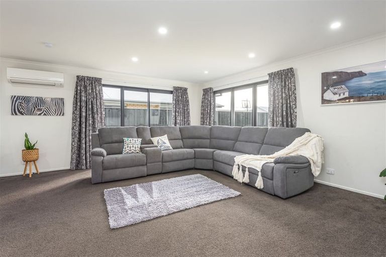 Photo of property in 19 Broadway Parade, Rolleston, 7615