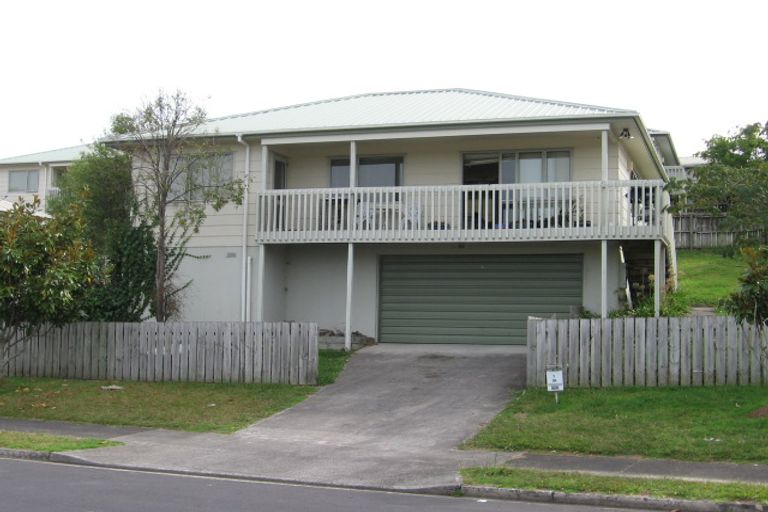 Photo of property in 2/34 Elizabeth Drive, West Harbour, Auckland, 0618