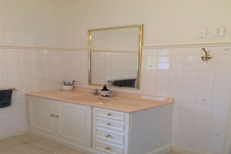 Photo of property in 16 Myres Street, Otumoetai, Tauranga, 3110