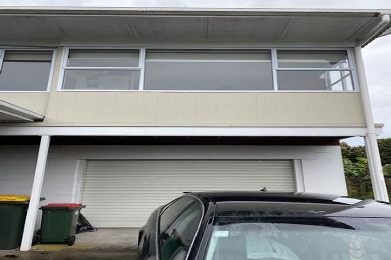 Photo of property in 3/69 Royal View Road, Te Atatu South, Auckland, 0610