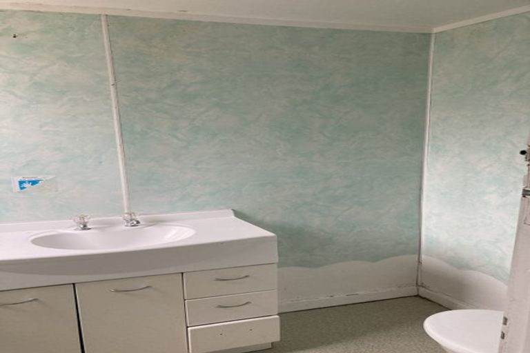 Photo of property in 11 Rua Street, Lyall Bay, Wellington, 6022