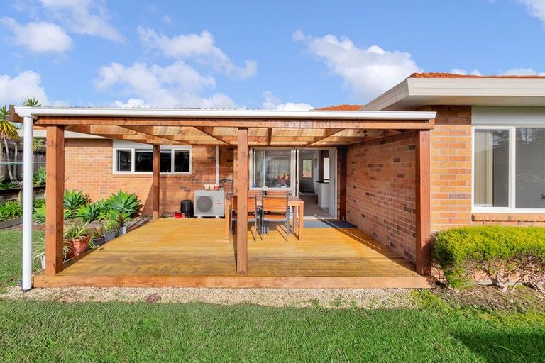 Photo of property in 27 Gendo Avenue, Henderson, Auckland, 0612