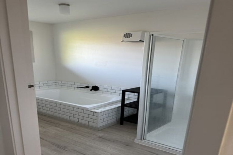 Photo of property in 2/32 Mona Vale Avenue, Riccarton, Christchurch, 8011