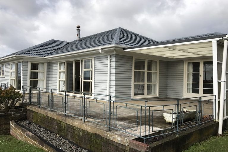 Photo of property in 7 Lyndhurst Road, Te Atatu South, Auckland, 0610