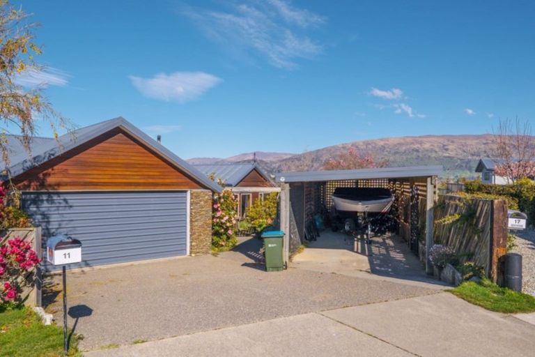 Photo of property in 11 Hillview Place, Wanaka, 9305