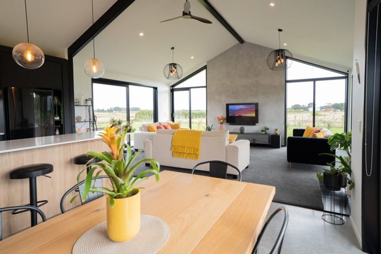 Photo of property in 450 Waitara Road, Huirangi, New Plymouth, 4373