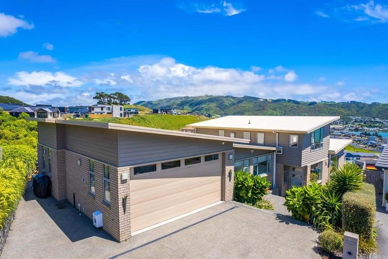 Photo of property in 10 Hanmer Cove, Aotea, Porirua, 5024