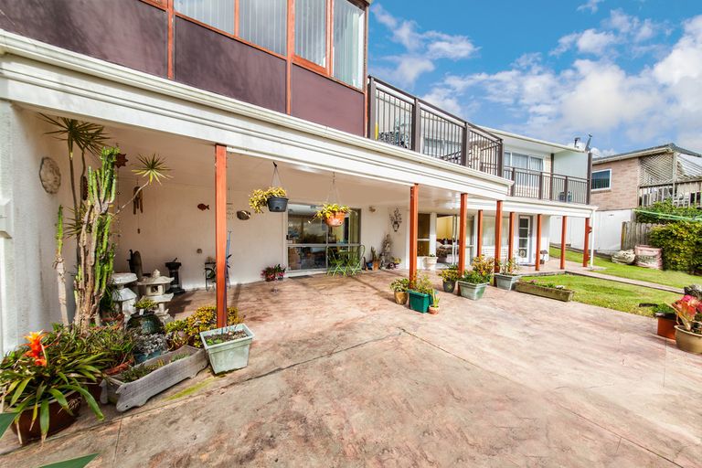 Photo of property in 466 Don Buck Road, Massey, Auckland, 0614
