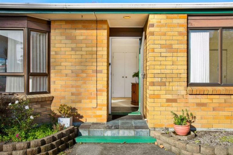 Photo of property in 1/25 Rathgar Road, Henderson, Auckland, 0610