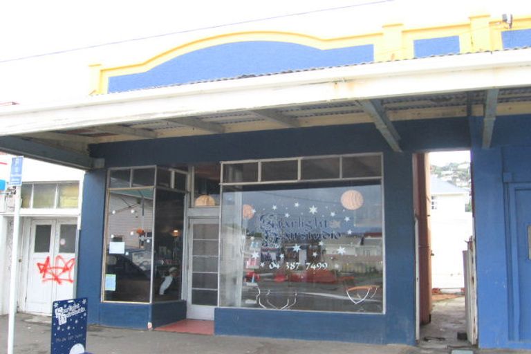 Photo of property in 142 Onepu Road, Lyall Bay, Wellington, 6022