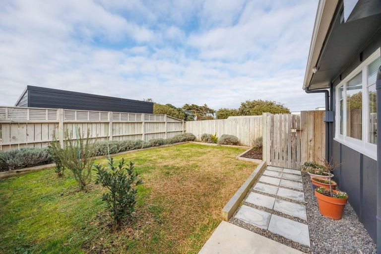 Photo of property in 3 Kent Avenue, Waitarere Beach, Levin, 5510
