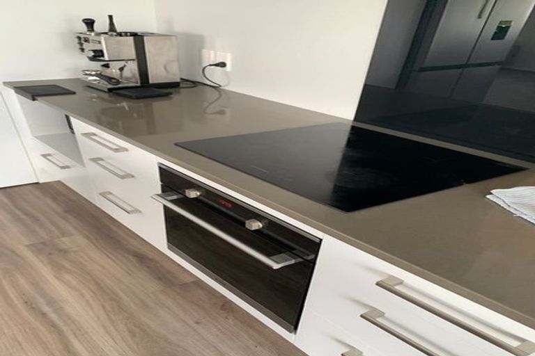 Photo of property in 29b Glanmire Road, Newlands, Wellington, 6037