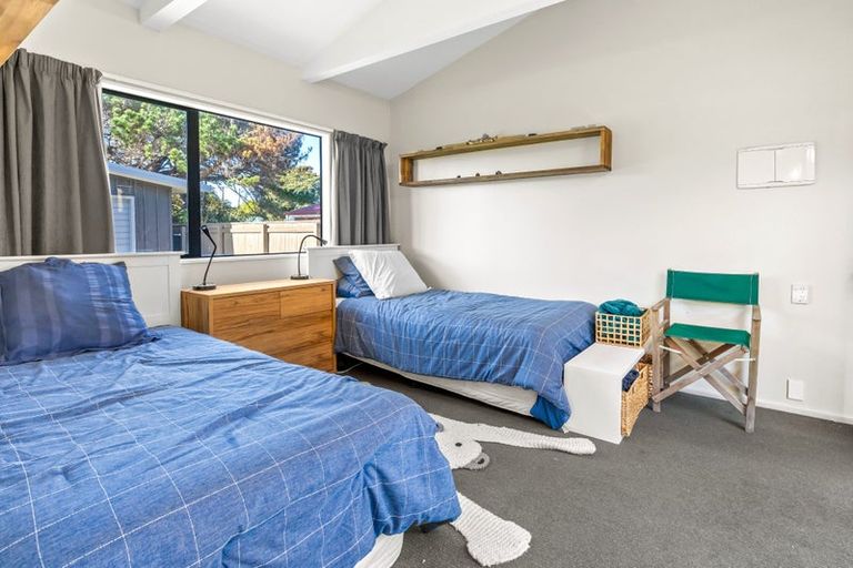 Photo of property in 6 Kent Avenue, Waitarere Beach, Levin, 5510