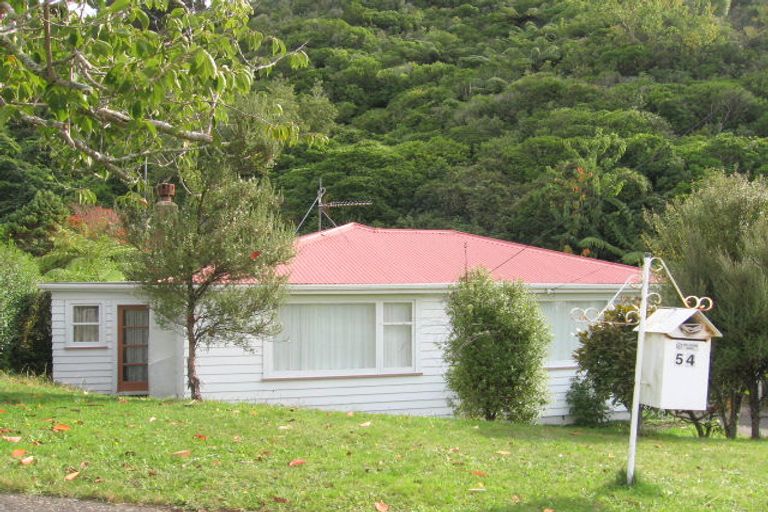 Photo of property in 54 Kiwi Crescent, Tawa, Wellington, 5028