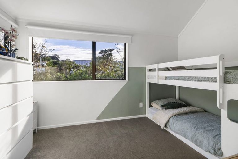 Photo of property in 1/163 Queens Drive, Lyall Bay, Wellington, 6022