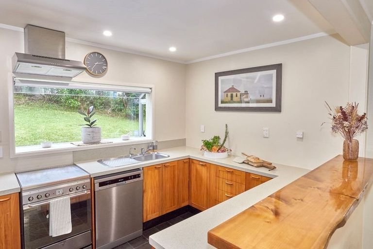 Photo of property in 27 Coroglen Avenue, Birkenhead, Auckland, 0626