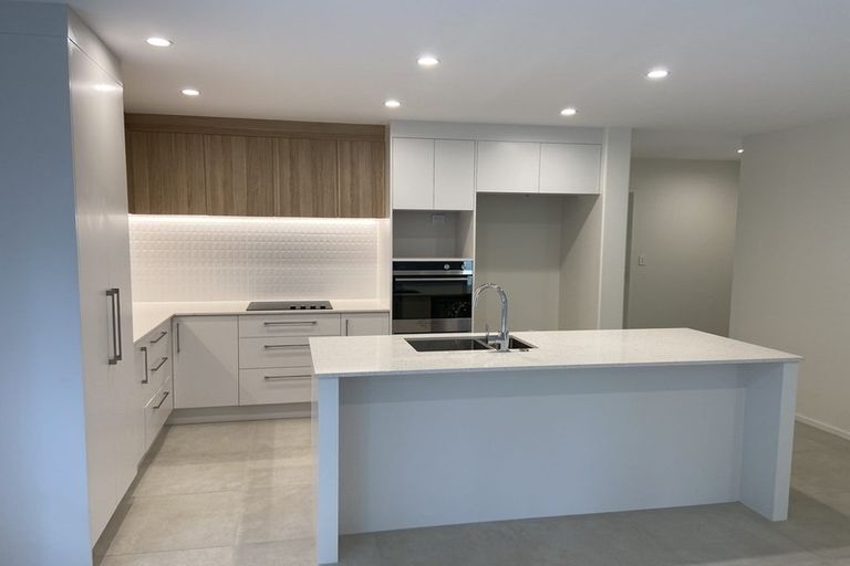 Photo of property in 5 Maraeariki Avenue, Orewa, 0931