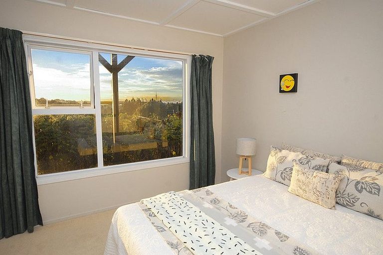 Photo of property in 50 Balmain Road, Chatswood, Auckland, 0626