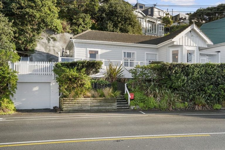 Photo of property in 44 Evans Bay Parade, Roseneath, Wellington, 6021