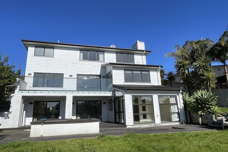 Photo of property in 114 Kittiwake Drive, Schnapper Rock, Auckland, 0632