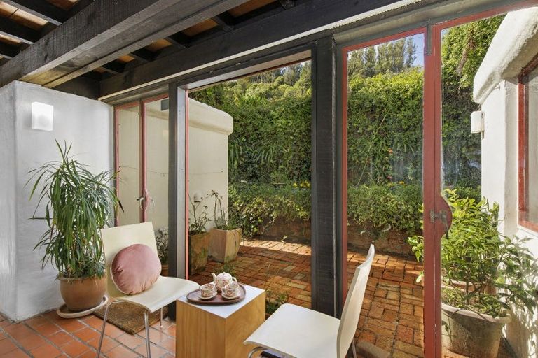 Photo of property in 22 Rakeiora Grove, Korokoro, Lower Hutt, 5012