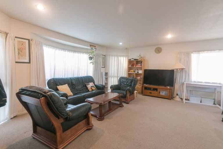 Photo of property in 42 Caribbean Drive, Unsworth Heights, Auckland, 0632