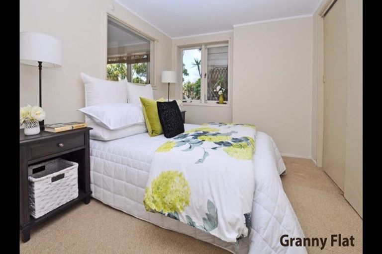 Photo of property in 2/51 Ocean View Road, Hillcrest, Auckland, 0627